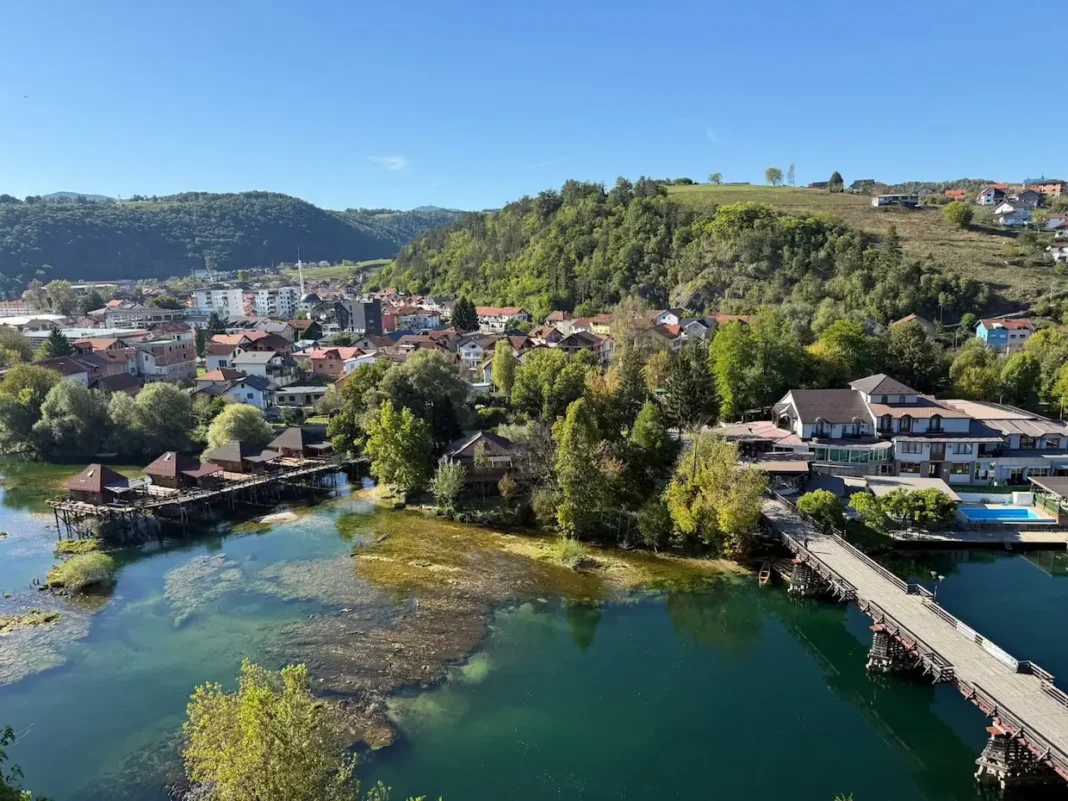 Servisne informacije za period od 20.02. do 23.02.2026. U Bosanskoj Krupi jutros u 7 sati izmjereno je 4 stepena, vlažnost zraka 70 posto, a vodostaj Une 128 centimetara iznad nule