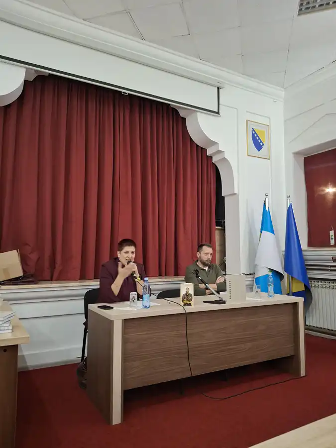 Promocija knjiga Dragana Bursaća nakon Bihaća održana i u Bosanskoj Krupi Promocija knjiga Dragana Bursaća nakon Bihaća održana i u Bosanskoj Krupi