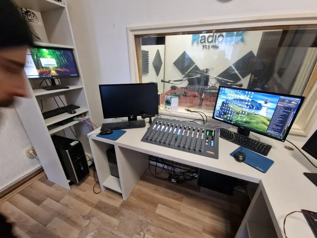 Danas obilježavamo Svjetski dan radija: Slušamo se još dugo! Dok god postoji potreba za zajedničkim iskustvom i ljudskim glasom, radio će imati svoju publiku