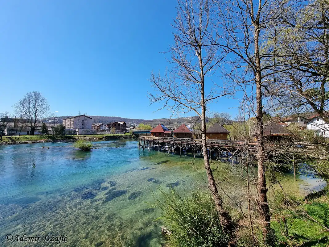 Vremenska prognoza za Bosansku Krupu Danas u Bosanskoj Krupi očekuje se sunčan dan s povremenim oblacima