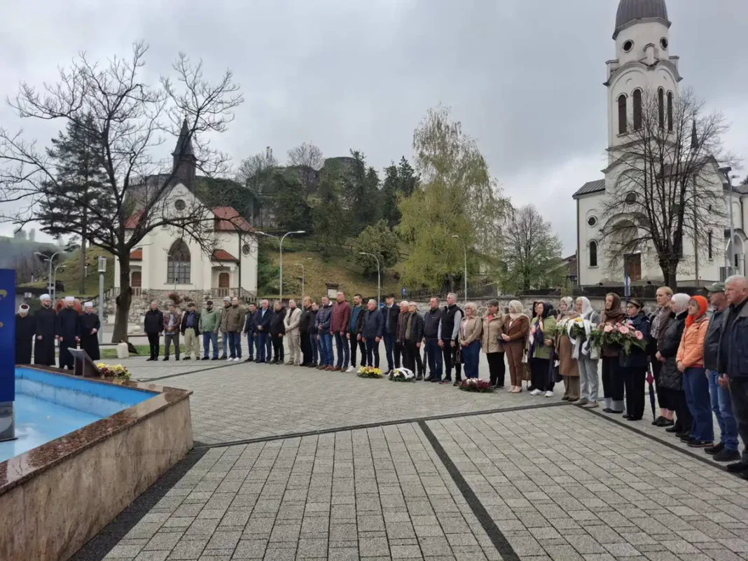 HVALA VAM ZA MIR: Obilježena 34. godišnjica formiranja Armije Republike Bosne i Hercegovine Obilježavanja 15. aprila – Dana Armije Republike Bosne i Hercegovine predstavlja sjećanje na žrtvu, hrabrost i ponos svih šehida i boraca, koji su položili svoje živote za mir i suverenost jedine nam domovine Bosne i Hercegovine.