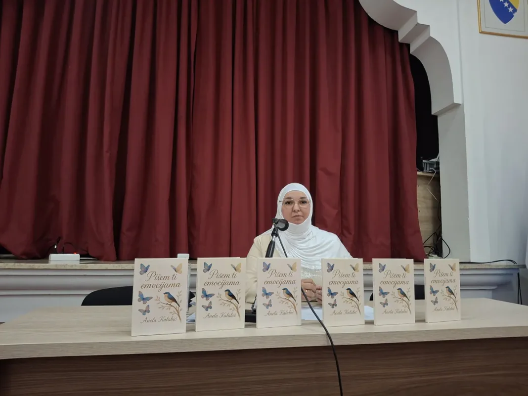PROMOCIJA KNJIGE Anele Kalabić „Pišem ti emocijama“ Promocija knjige „Pišem ti emocijom“ autorice Anele Kalabić održana je u Maloj sali, JU „Kulturno-sportski centar“, s početkom u 18:00h.