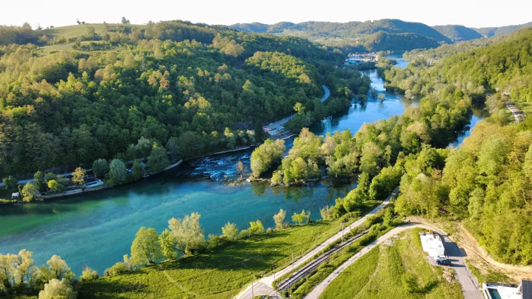 Servisne informacije – 12.05.2026. Hidrometeorološka mjerenja u Bosanskoj Krupi jutros u 07:00 sati: temperatura zraka 15°C, vlažnost 88%, vodostaj Une 49 cm (NV).