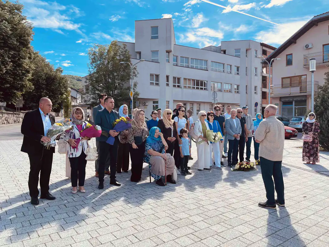 Bosanska Krupa: Obilježena 32. godišnjica pogibije komandanta 511. Slavne brdske brigade Mirsada Crnkića i njegovog pratioca Nihada Bužimkića Bosanska Krupa: Obilježena 32. godišnjica pogibije komandanta 511. Slavne brdske brigade Mirsada Crnkića i njegovog pratioca Nihada Bužimkića