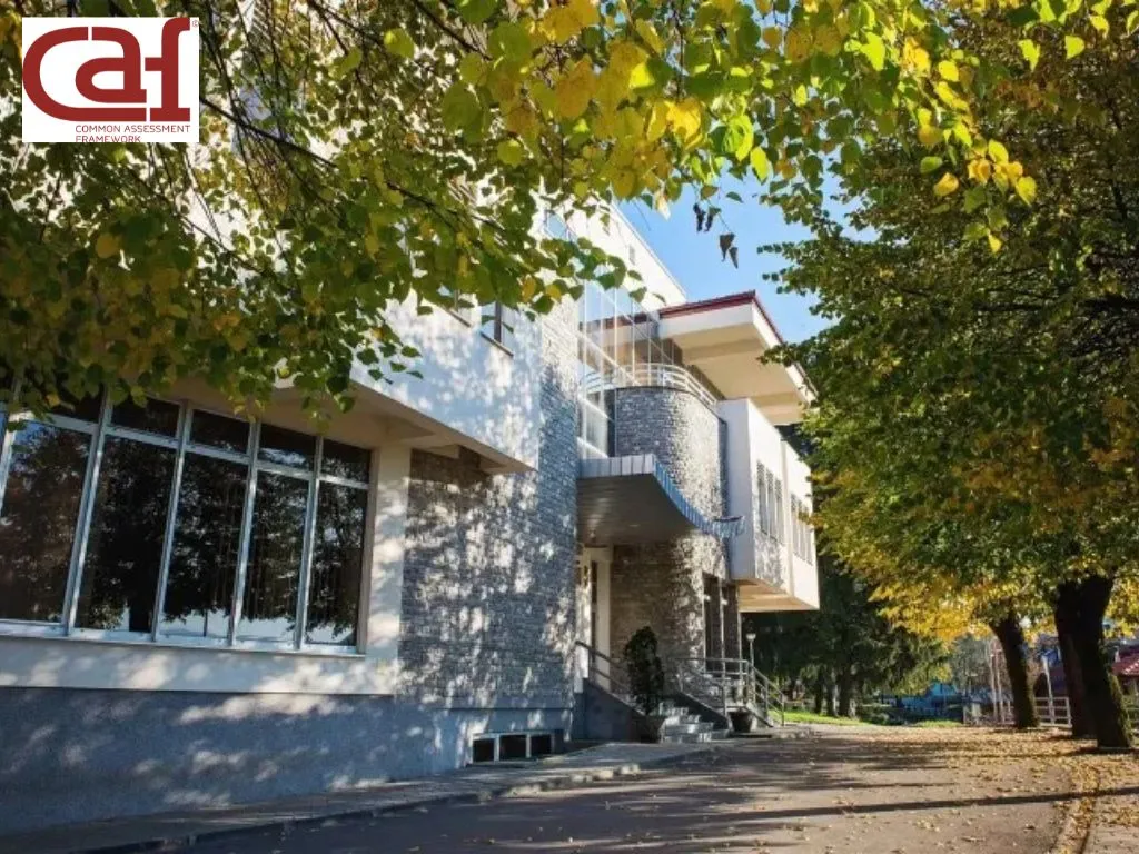 Grad Bosanska Krupa dostigao evropske standarde upravljanja – Gradskom organu uprave dodijeljen CAF certifikat Dobijanje CAF certifikata potvrđuje opredijeljenost Grada Bosanska Krupa ka modernoj i efikasnoj lokalnoj samoupravi, te predstavlja snažan podsticaj za nastavak reformskih procesa i daljnje unapređenje javnih usluga u skladu s evropskim standardima.