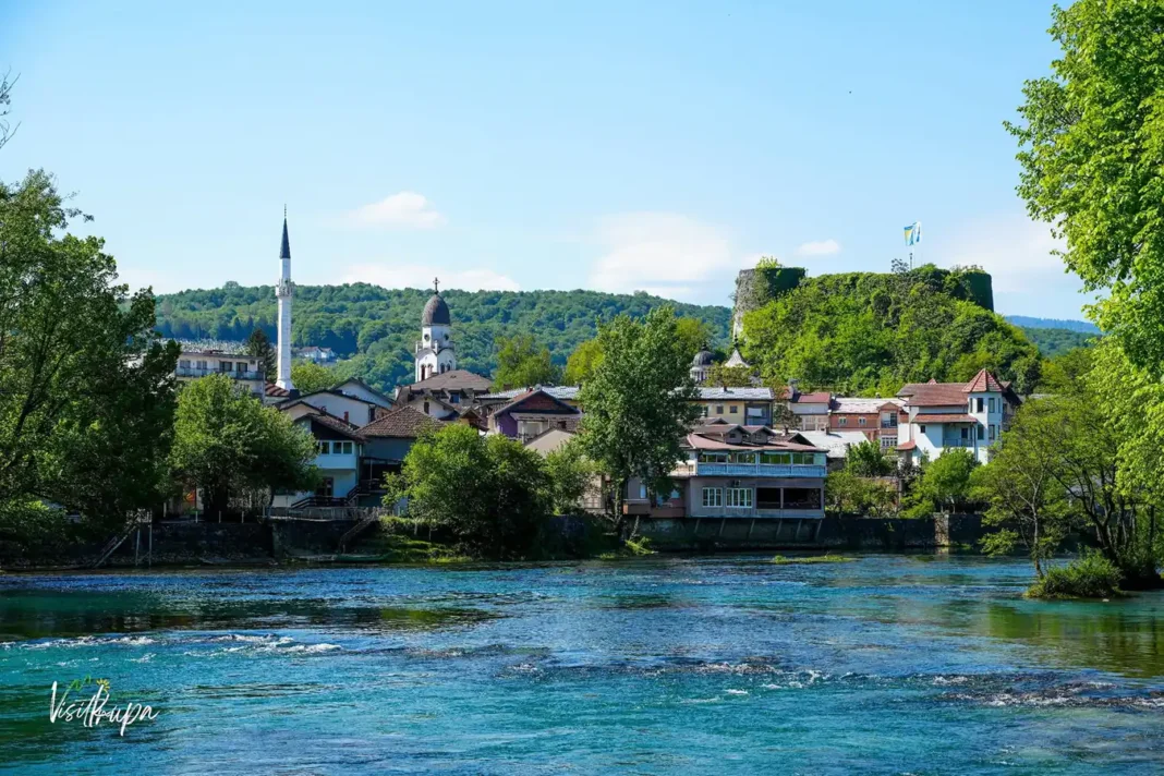 Vremenska prognoza za Bosansku Krupu Danas nas u Bosanskoj Krupi očekuje veoma topao i sunčan dan sa temperaturama koje će do podneva porasti do 27°C, a poslijepodne do 31°C