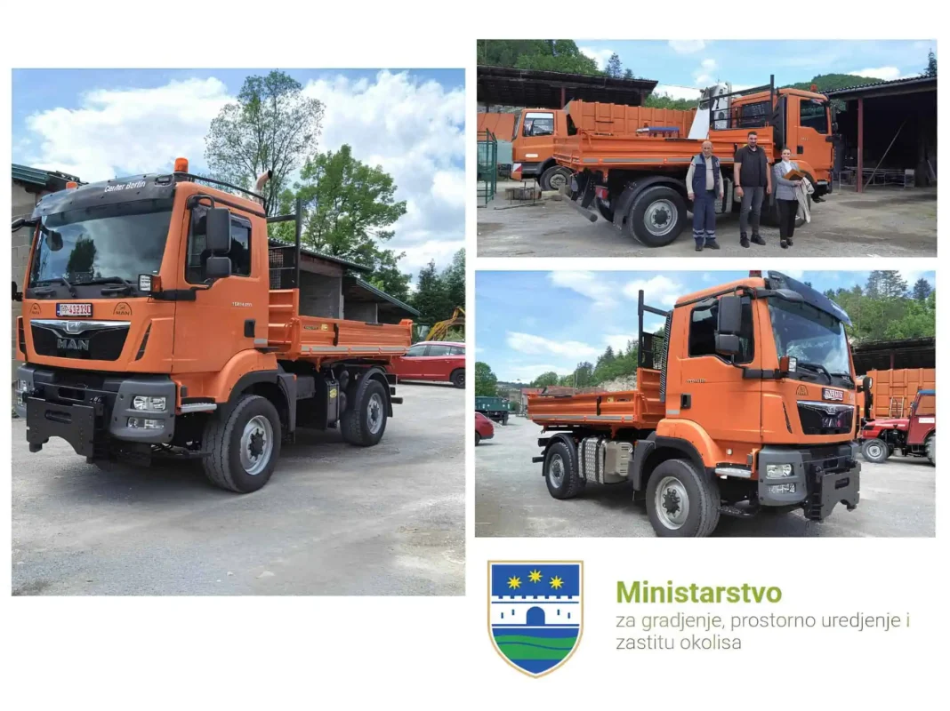 JKP “10. juli” d.o.o. Bosanska Krupa nastavlja ulagati u unapređenje komunalne infrastrukture JKP "10. juli" d.o.o. Bosanska Krupa realizirao je projekat vrijedan 139.815,00 KM i nabavkom kamiona unaprijedio uslove rada na gradskoj deponiji.