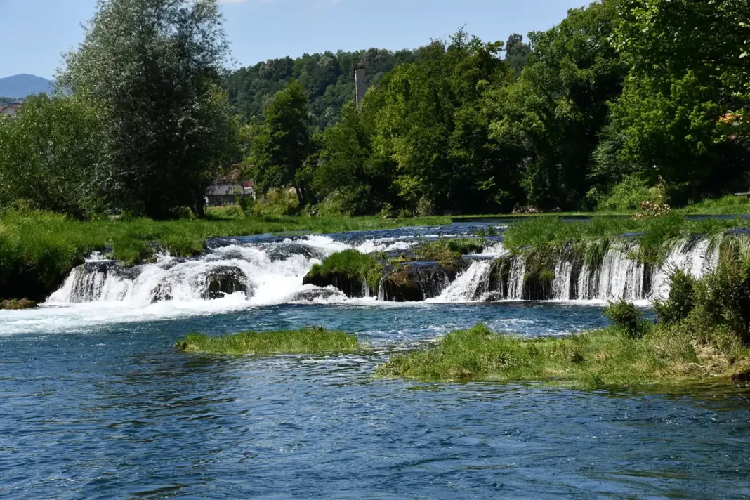Vremenska prognoza za Bosansku Krupu Danas nas u Bosanskoj Krupi očekuje pretežno sunčano i toplo vrijeme sa temperaturama koje će porasti do 29 stepeni.