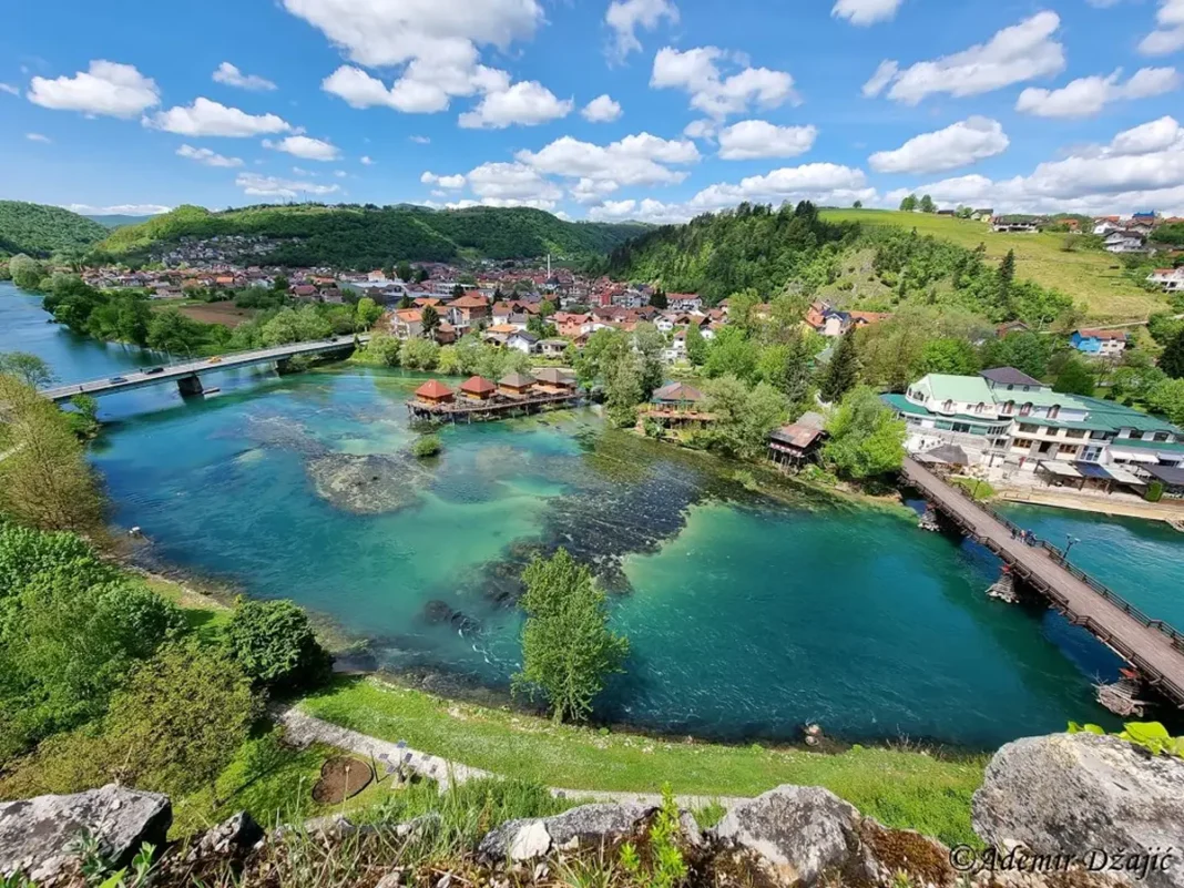 Servisne informacije za period od 24.04. do 27.04.2026. Hidrometeorološka mjerenja u Bosanskoj Krupi jutros u 07:00 sati: temperatura zraka 5°C, vlažnost 77%, vodostaj Une 67 cm (NV).