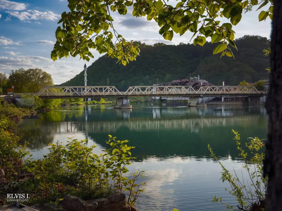 Servisne informacije – 28.04.2026. Hidrometeorološka mjerenja u Bosanskoj Krupi jutros u 07:00 sati: temperatura zraka 15°C, vlažnost 78%, vodostaj Une 15 cm (NV).