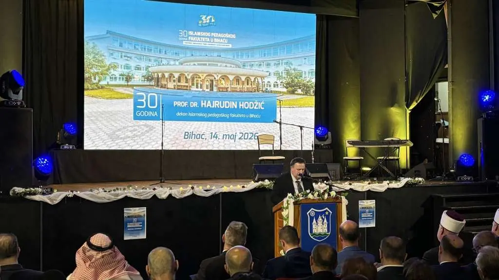 Na obilježavanju 30 godina IPF-a zvaničnici Islamske zajednice, akademske zajednice i alumnisti Svečanosti su prisustvovali predstavnici Univerziteta u Bihaću, visoki zvaničnici Islamska zajednica u Bosni i Hercegovini predvođeni reisom Huseinom ef. Kavazovićem, alumni Fakulteta, kulturni radnici te predstavnici lokalne i kantonalne vlasti.