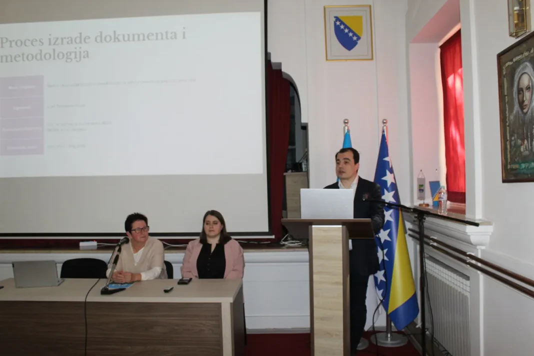 Javne konsultacije projekta „Izrada Studije valorizacije za zaštitu područja toka rijeke Une“ Grad poručuje da ostaje snažan i odan partner u zaštiti i borbi za očuvanje ljepote rijeke Une.