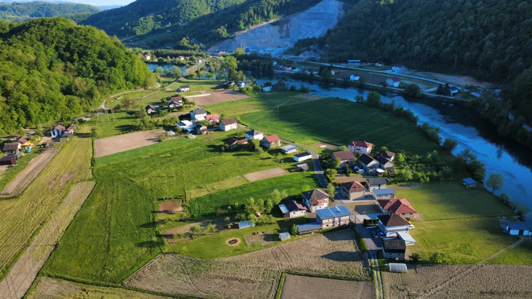 Servisne informacije za period od 15.05. do 18.05.2026.godine Hidrometeorološka mjerenja u Bosanskoj Krupi jutros u 07:00 sati: temperatura zraka 10°C, vlažnost 93%, vodostaj Une 51 cm (NV).