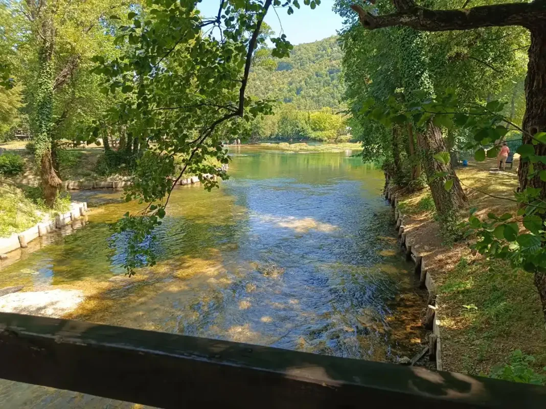 Vremenska prognoza za Bosansku Krupu Danas u Bosanskoj Krupi obucite se u slojevima, jer jutro počinje svježe sa 13°C, a poslijepodne se očekuje ugodnih 23°C.