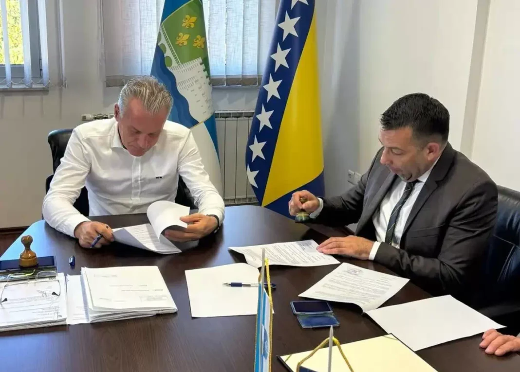 Novi projekt na Krušnici: 80.000 KM za uređenje pristupnih staza Za uređenje pristupnih staza uz rijeku Krušnicu osigurano je 80.000 KM. Ministarstvo USK izdvaja 60.000 KM, a Grad Bosanska Krupa 20.000 KM.